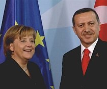 Merkel: Turcii pot avea şcoli, dar germana este condiţie obligatorie pentru minoritarii din Germania