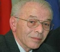 Nicolae Văcăroiu a fost externat, după operaţia pe cord deschis (VIDEO)