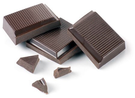 Studiu: 100 grame ciocolată neagră pe zi reduc riscul de infarct cu 40%