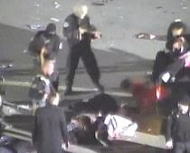 Primele imagini de la violenţele din Chişinău date publicităţii. Un tânăr, ucis de poliţie (VIDEO)