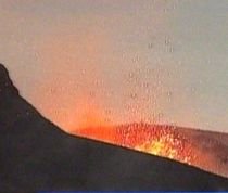 Erupţia unui vulcan din Islanda, atracţie turistică (VIDEO)