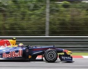 Webber stăpâneşte ploaia în Malaysia şi obţine al treilea pole position pentru Red Bull în acest sezon