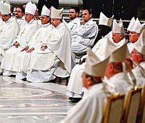 Vaticanul acuză o campanie ?a urii? anti-catolică şi contra Papei
