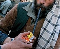 Acuzaţiile despre dependenţa de droguri a lui Karzai se bazează pe rapoarte secrete
