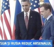 Obama şi Medvedev au semnat la Praga tratatul START II, privind reducerea arsenalului strategic