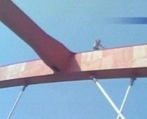 Tentativă de sinucidere eşuată pe podul de la Cernavodă (VIDEO)