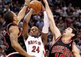 Chicago Bulls câştigă la Toronto şi ia faţa celor de la Raptors în lupta pentru playoff
