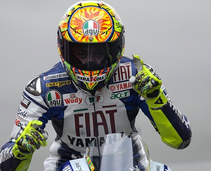 Rossi începe sezonul MotoGP cu o victorie în Qatar şi un avans de 25 de puncte faţă de Stoner
