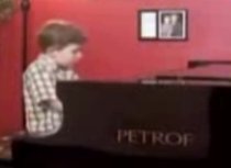 Un băieţel de şase ani, copilul minune al muzicii clasice (VIDEO)