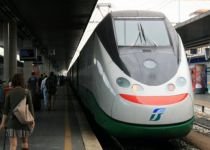 Un tren de pasageri a deraiat în Italia: Cel puţin şapte morţi şi 25 de răniţi (FOTO)