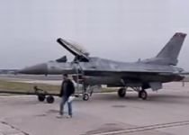 Oficial american: Particule de sticlă, de la norul de cenuşă, găsite în motoarele unor F-16 ale NATO
