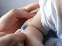 Criză de vaccinuri. Bebeluşii din Prahova amânaţi cu imunizarea de peste o lună