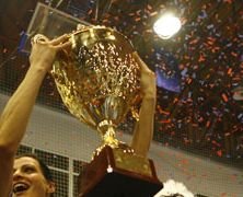 Oltchim va juca returul finalei Ligii Campionilor cu cupa pe masă, la Bucureşti