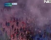 Suporterii s-au bătut cu scaune şi torţe în Ghencea la Steaua - FC Timişoara (VIDEO)