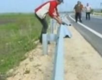Un constructor lasă un drum naţional fără parapeţi pentru că nu şi-a primit banii pe lucrare (VIDEO)