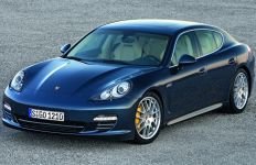 Porsche recheamă în service 11.324 de modele Panamera pentru probleme la centura de siguranţă