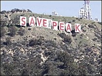 Semnul Hollywood, salvat de Hugh Hefner în ultimul minut 
