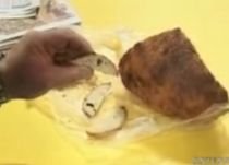 Braşov. O femeie a găsit excremente de şoarece în pâinea pe care a cumpărat-o (VIDEO)