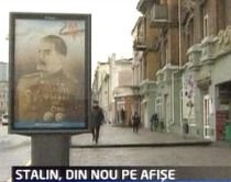 Afişe cu chipul lui Stalin în centrul oraşului rusesc Vladivostok (VIDEO))
