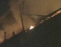 Incendiu în Focşani: Mansarda unui bloc de 10 etaje, distrusă de flăcări (VIDEO)