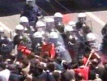 Ciocniri violente la Atena între manifestanţi şi forţele de ordine: Mai multe persoane, rănite (VIDEO)