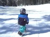 Un copil de origine română, în vârstă de patru ani, este noua senzaţie a snowboard-ului din America (VIDEO)