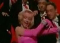 Rochia purtată de Marilyn Monroe în "Domnii preferă blondele", scoasă la licitaţie (VIDEO)