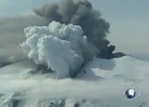 Un nou nor de cenuşă ar putea acoperi Europa. Vulcanul islandez erupe în continuare