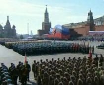 Paradă de 30 milioane de euro la Moscova pentru a marca 65 de ani de la victoria asupra naziştilor (VIDEO)
