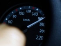Şofer prins circulând cu 211 kilometri la oră, pe un drum naţional din Timiş (VIDEO)