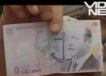 Pensionarii au prezentat bancnota de zero lei, cu chipul preşedintelui Băsescu - VIDEO