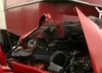 Hunedoara. O maşină în care se aflau un bărbat şi o prostituată a fost spulberată de tren (VIDEO)