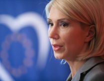 Raluca Turcan: În TVR s-au "spart" contracte mari în sume sub 100.000 euro, pentru achiziţii directe