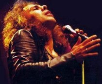 A murit Ronnie James Dio, solistul trupei Heaven & Hell (VIDEO)