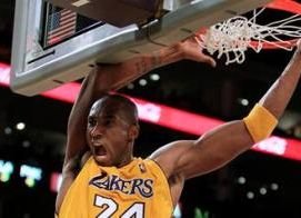 Lakers preia conducerea în finala "Vestului", după 128-107 cu Suns. Kobe, autor a 40 de puncte
