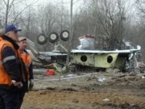 Concluziile anchetei: În cabina avionului prăbuşit la Smolensk se aflau persoane neidentificate