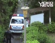 Parcare nesimţită. O maşină de poliţie reuşeşte să blocheze o alee din Râmnicu Vâlcea - VIDEO