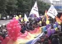 Comunitatea gay a manifestat pentru diversitate şi toleranţă. Parada s-a încheiat fără incidente