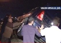 Neamţ. Maşină răsturnată în urma unui accident spectaculor (VIDEO)