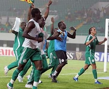 Preşedintele Nigeriei le-a cerut "vulturilor" să aducă trofeul Cupei Mondiale acasă