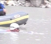 Un britanic a înotat un kilometru într-un lac din Himalaya ca să atragă atenţia asupra încălzirii globale (VIDEO)