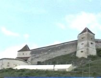 Arheologi: Lucrările la Cetatea Râşnov au distrus mai multe vestigii dacice