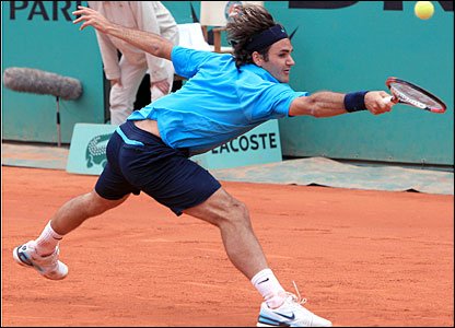 Federer, deranjat mai mult de ploaie decât de adversar în partida din turul II la Roland Garros