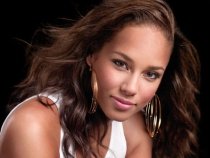 Cântăreaţa americană Alicia Keys este însărcinată şi urmează să se căsătorească