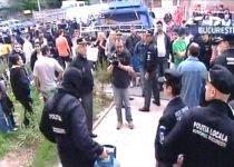 Bloc locuit ilegal, evacuat de jandarmi. 35 de familii, pe drumuri (VIDEO)