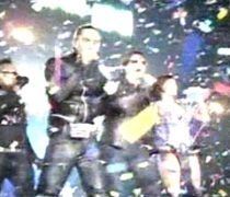 Tom Cruise a cântat alături de Black Eyed Peas într-un concert la Londra (VIDEO)