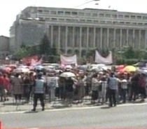 Protest al femeilor din PSD: Guvernul este împotriva familiilor şi copiilor (VIDEO)