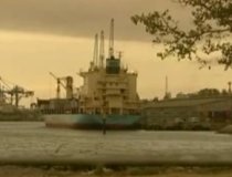 Un marinar român aflat pe un vas capturat de piraţii somalezi a fost împuşcat