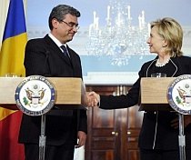 Clinton salută ?trimiterea? de rachete în România. Baconschi promite o vizită a lui Băsescu în SUA