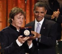 Sir Paul McCartney, premiat de Obama la Casa Albă, pentru întreaga carieră